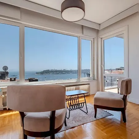 5-bedroom With Sea View Apartment *