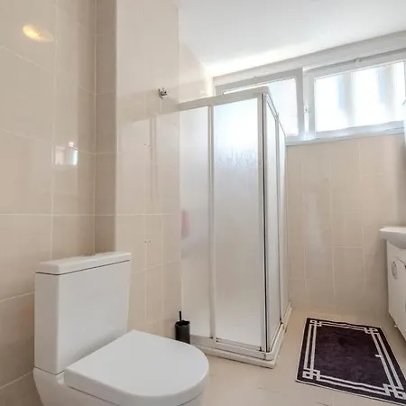 Apartment 5-bedroom With Sea View *