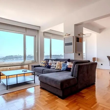 5-bedroom With Sea View Apartment *