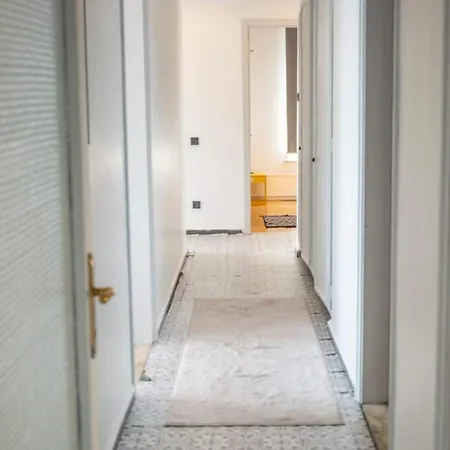 Apartment 5-bedroom With Sea View *